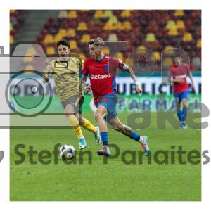 Octavian Popescu de la FCSB conduce mingea in timpul meciului cu FC Metaloglobus Bucuresti din SuperLiga pe Arena Nationala din Bucuresti